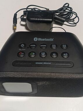 iHome iBT210 Black Bluetooth Clock,Alarm RADIO FM,Aux, USB Pre Owned And Tesded